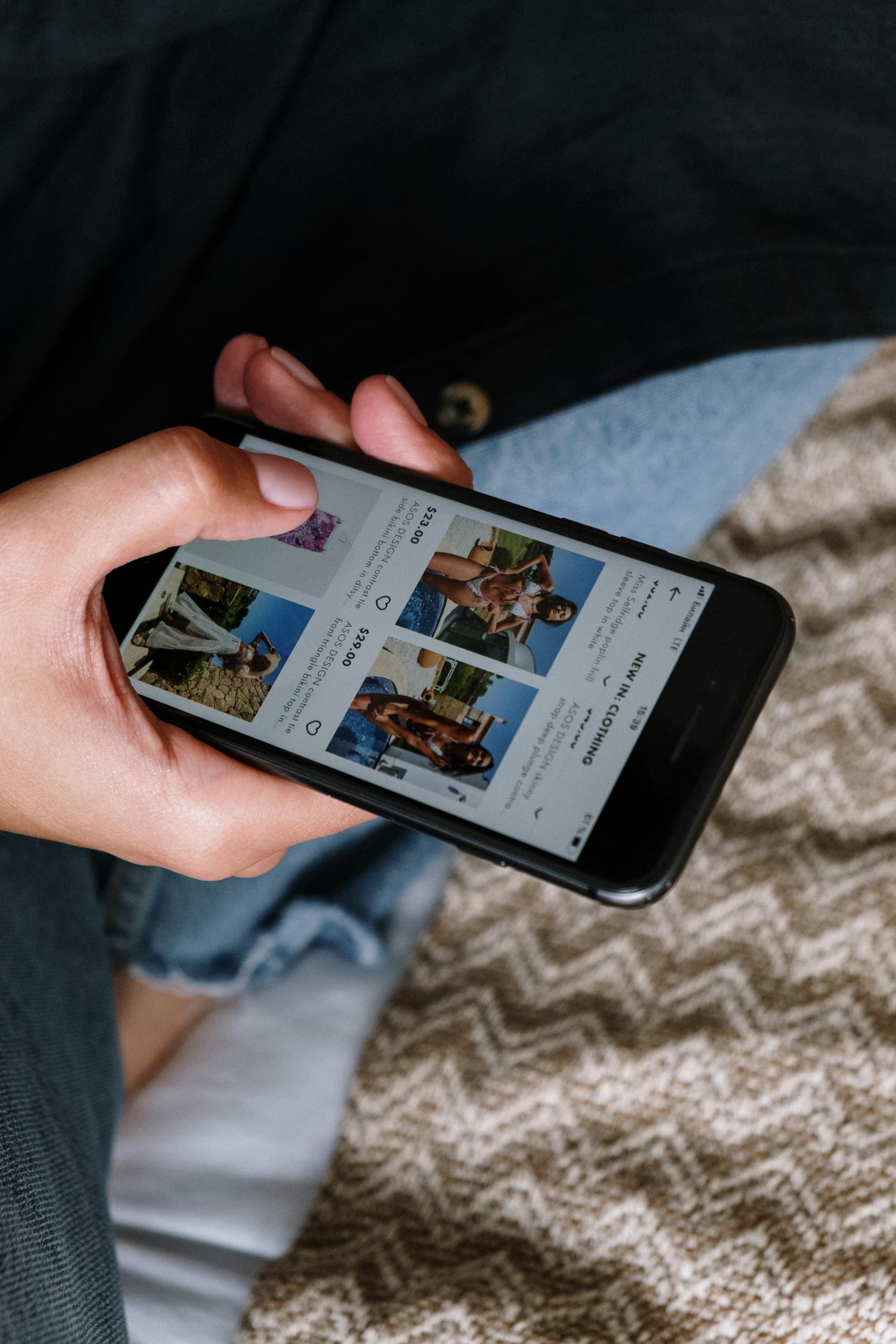 Social Commerce 2026: How to Integrate Instagram, TikTok and WhatsApp Without Neglecting Your Website