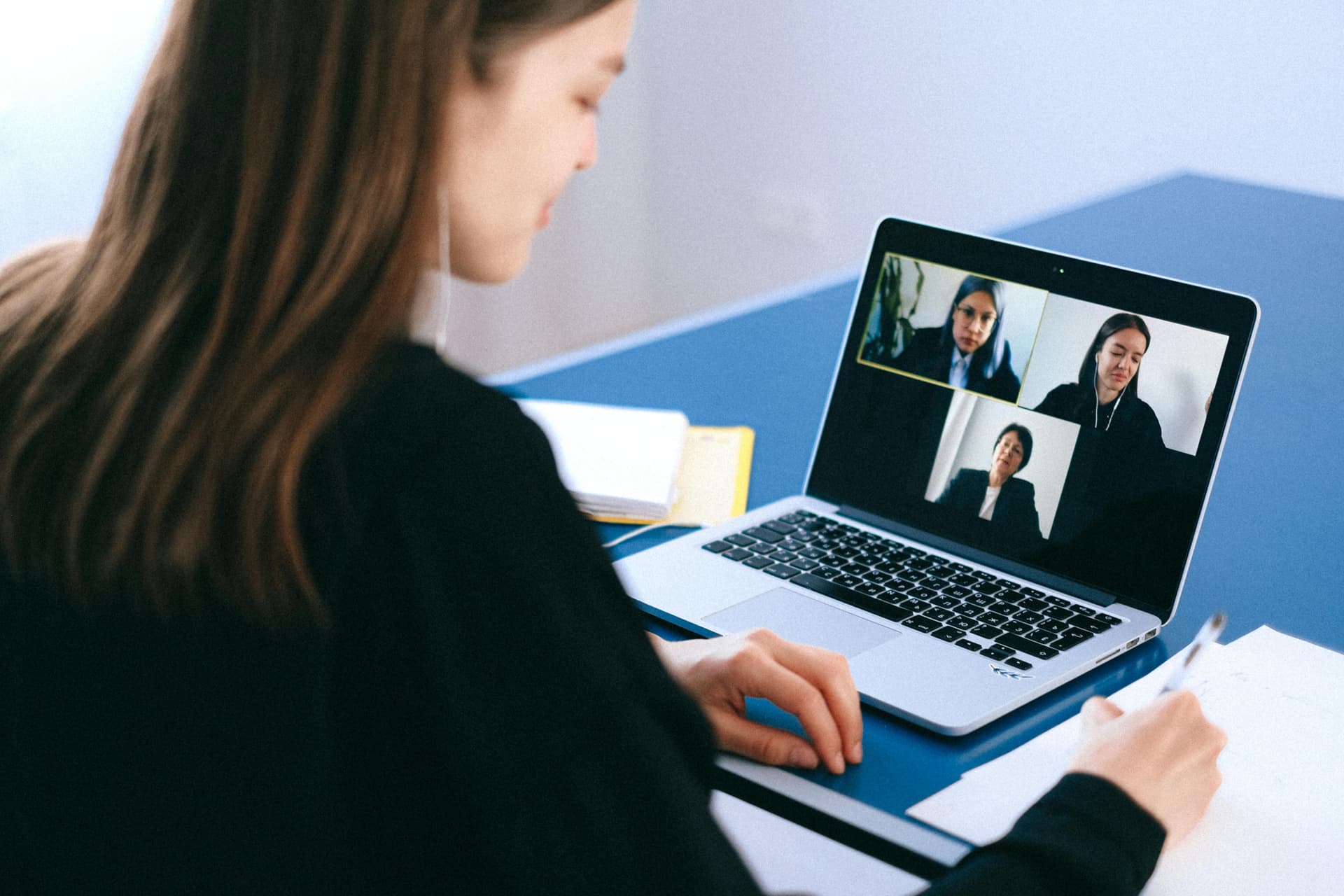 Remote Work & Productivity: How to Organize Your Team in a Virtual Environment